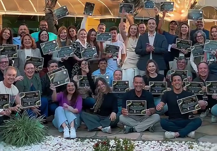 Turma do Practitioner em PNL com os certificados